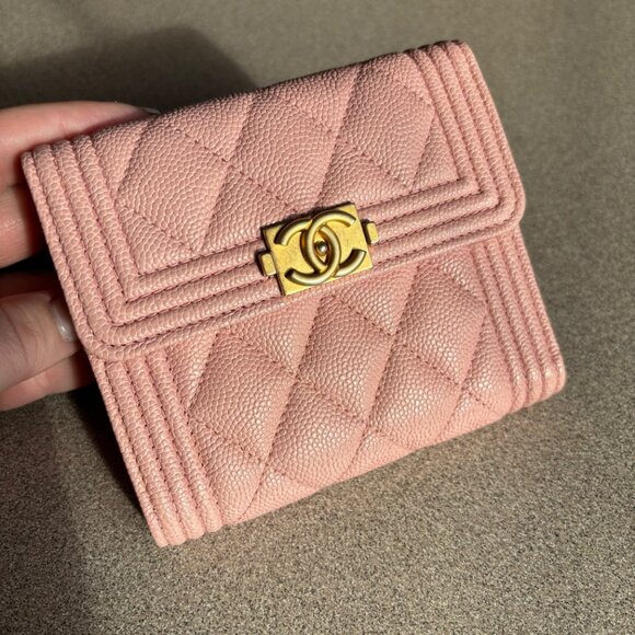 LAST CHANCE ‼️Chanel Caviar Quilted Boy Compact Wallet Pink - Picture 2 of 16
